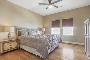 3 chambres, fer et planche à repasser, Wi-Fi gratuit, draps fournis