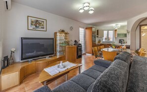 TV - Holiday Home in Medulin with Seaview, Terrace, Air condition, WIFI (3486-4) (Medulin)