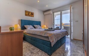 5 bedrooms, in-room safe, free WiFi, bed sheets - Holiday Home in Medulin with Seaview, Terrace, Air condition, WIFI (3486-4) (Medulin)