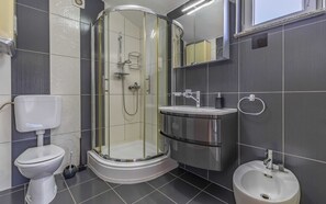 Shower, towels