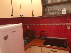 Fridge, coffee/tea maker, electric kettle, cookware/dishes/utensils