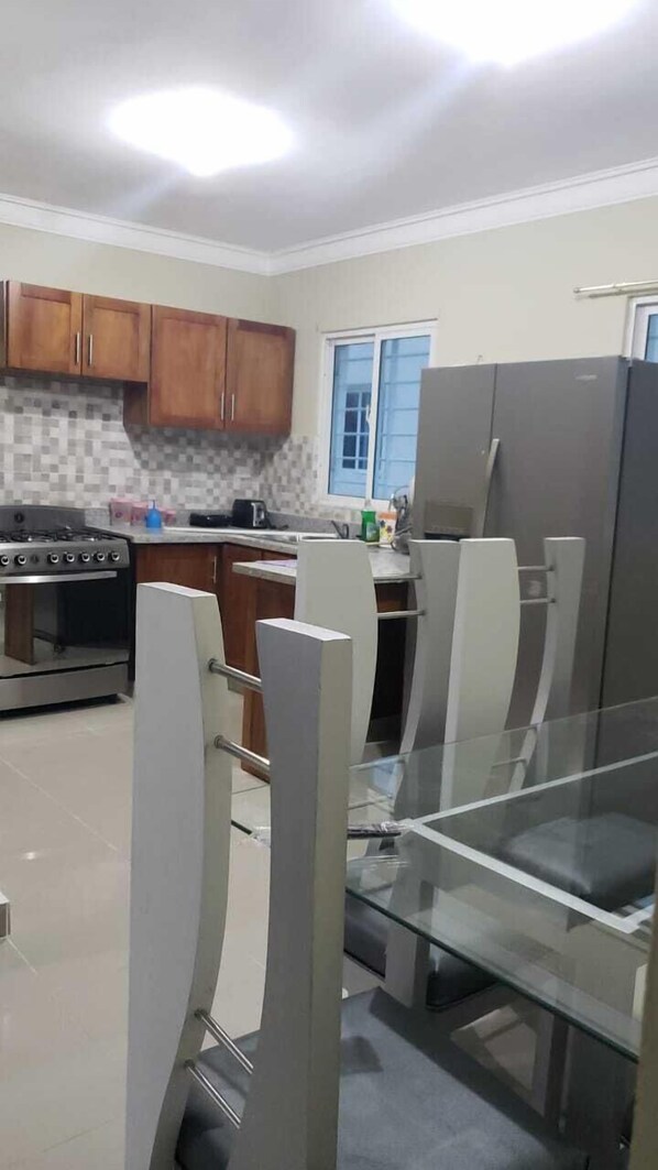 Fridge, microwave, oven, stovetop