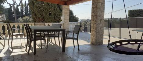 屋外ダイニングエリア