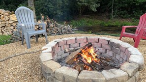 Property grounds - A Restful Creekside Getaway (Otto)