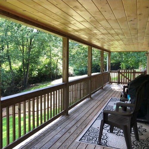 A Restful Creekside Getaway