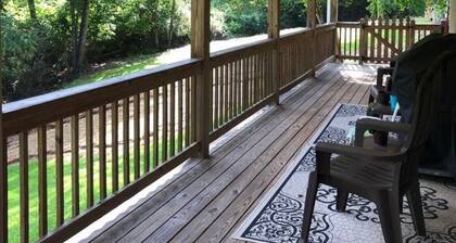 A Restful Creekside Getaway