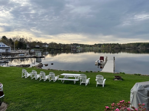 Downtown Wolfeboro condo, right on Wolfeboro Bay/Winnipesaukee w/dock available