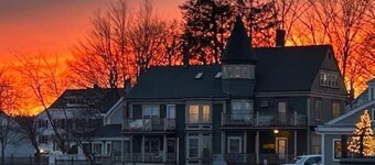 Downtown Wolfeboro condo, right on Wolfeboro Bay/Winnipesaukee w/dock available