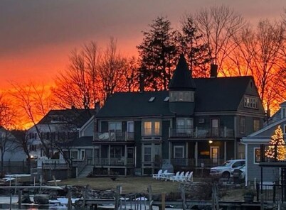 Downtown Wolfeboro condo, right on Wolfeboro Bay/Winnipesaukee w/dock available