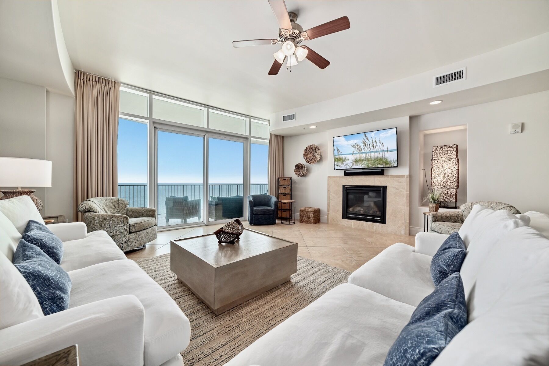 Smart TV, fireplace