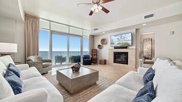 Smart TV, fireplace
