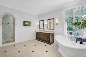 Hair dryer - P44 - 4 bed, 3 bath estate home with Southern Charm and private pool (Marathon)