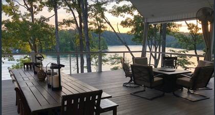 NEW Gorgeous Spacious 4Bd/4Ba Norris Lakefront Home, Giant Decks, Amazing Dock