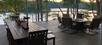 NEW Gorgeous Spacious 4Bd/4Ba Norris Lakefront Home, Giant Decks, Amazing Dock