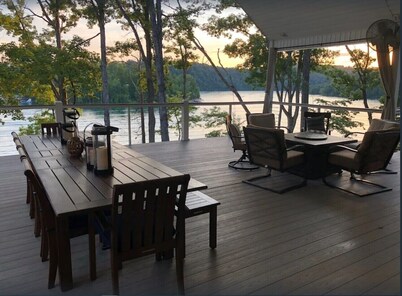 NEW Gorgeous Spacious 4Bd/4Ba Norris Lakefront Home, Giant Decks, Amazing Dock