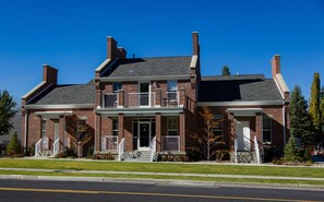 Exterior - Fantastic ski location! Beautiful, brand new 2 BR unit sleeps 6 (Salt Lake City)