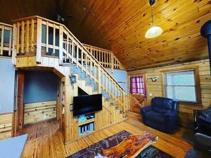 Interior - The Loft at Bear Mountain with Hottub (Eureka Springs)