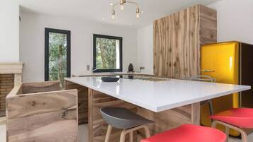 Réfrigérateur, micro-ondes, four, lave-vaisselle