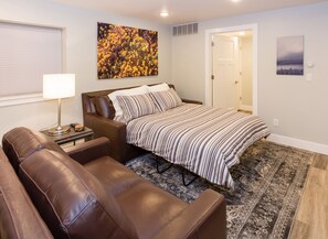 2 bedrooms, in-room safe, iron/ironing board, free WiFi