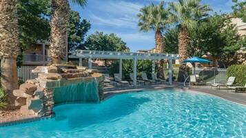 Piscine extérieure, piscine chauffée