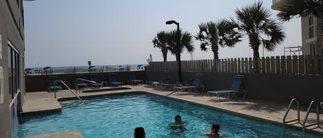 Sisäuima-allas, ulkouima-allas