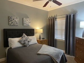 3 bedrooms, iron/ironing board, travel cot, free WiFi - The Sunshine Retreat-Spacious 3 bed/3 bath Condo (Four Corners)