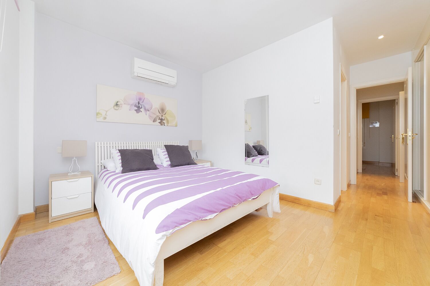 3 slaapkamers, een strijkplank/strijkijzer, reisbedje, gratis wifi