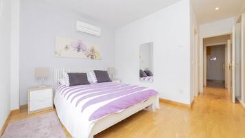 3 slaapkamers, een strijkplank/strijkijzer, reisbedje, gratis wifi