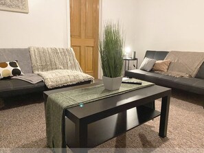 Smart TV, video games - Midlands Contractor Team House (Walsall)