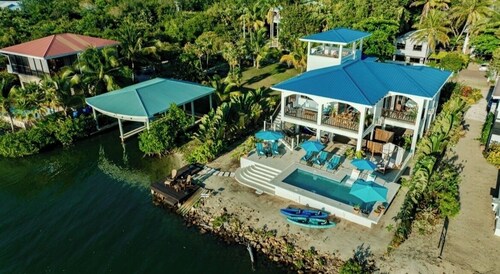 Ophelia's Villa: Waterfront Luxury with Private Pool