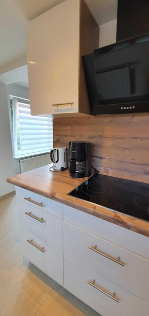 Fridge, stovetop, dishwasher, coffee/tea maker