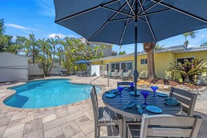 A heated pool - Sandy Rocks | Ultimate Bundle: 2 Private Pet Friendly Homes, 2 Private Heated Pools, Walk to Beach! (Siesta Key)
