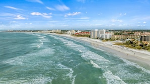 Una spiaggia nelle vicinanze