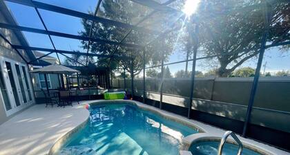 This Oasis is yours for a relaxing, quiet time. Enjoy all Florida has to offer!