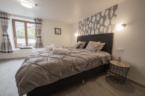 20 bedrooms, iron/ironing board, free WiFi, bed sheets - Hotel converted into a group B&B with 20 rooms and 18 bathrooms (Bussang)