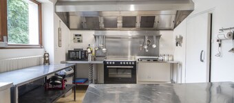 Hotel converted into a group B&B with 20 rooms and 18 bathrooms