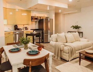 Interior - 118 · St. Charles Suite #118 - Hotel Phillips (Bartlesville)