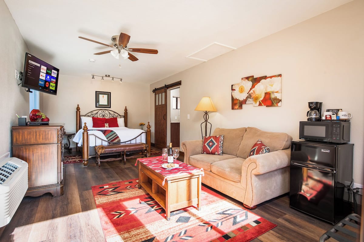 Traditional Double Room | Blackout drapes, free WiFi