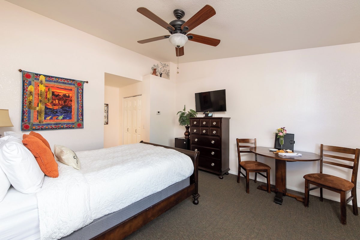 Comfort Double Room, Mountain View | Blackout drapes, free WiFi