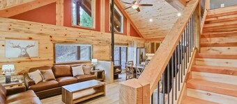 Serene and cozy updated log cabin in the woods