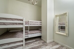 3 bedrooms, desk, iron/ironing board, travel cot