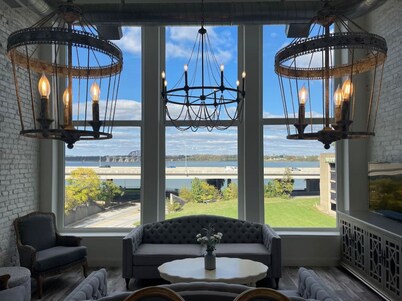 Bluegrass River View! Soak & Savor by Hollyhock