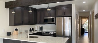 Newly Renovated, 3 bd, 3 bath on shuttle route