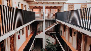Escaleras con barandal