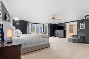 7 bedrooms, desk, iron/ironing board, travel cot