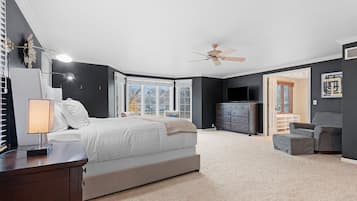 7 bedrooms, desk, iron/ironing board, travel crib