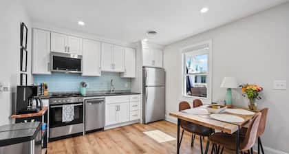 Bungalow 4 HOUSES to BEACH! 4 beach passes, chairs, towels, umbrellas included