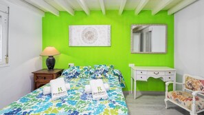 2 habitaciones, tabla de planchar con plancha, cuna de viaje y wifi 