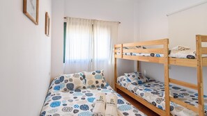 4 Schlafzimmer, Bügeleisen/Bügelbrett, Reisekinderbett, WLAN
