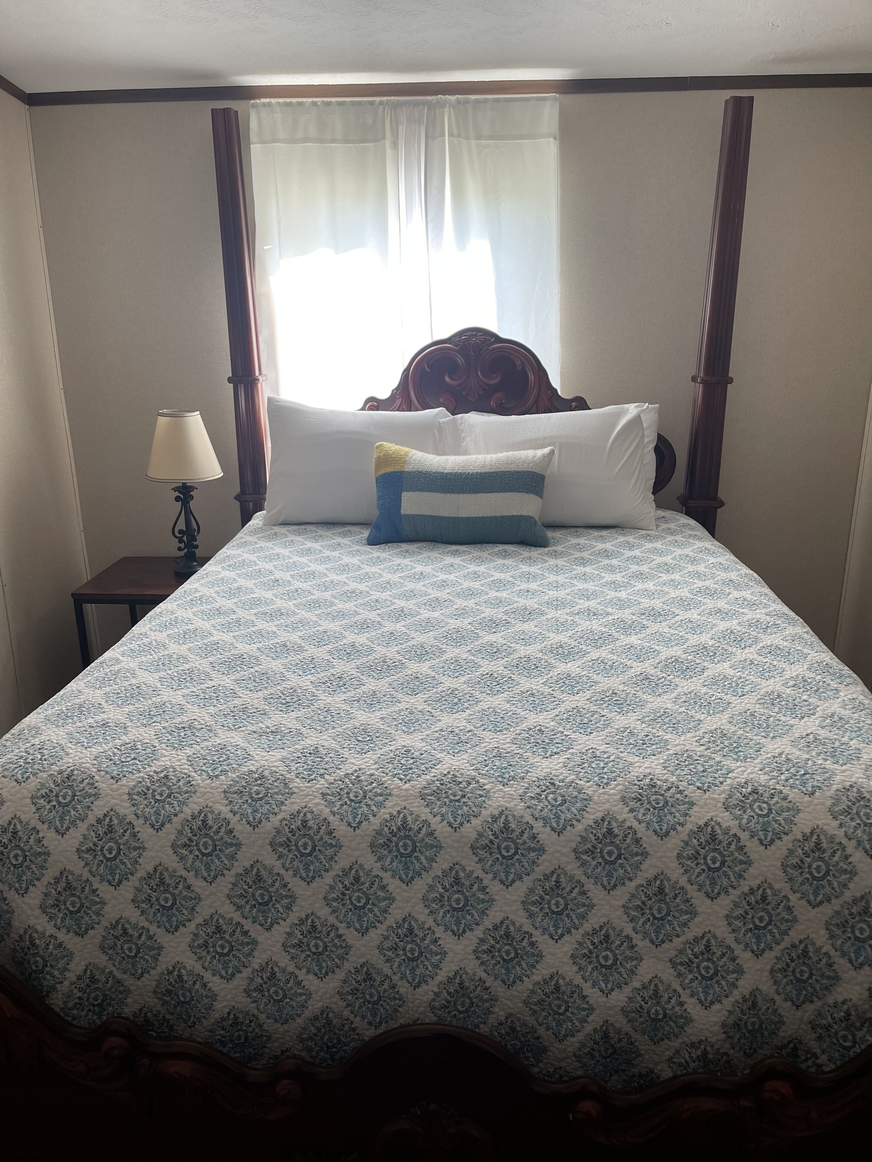 3 bedrooms, iron/ironing board, bed sheets